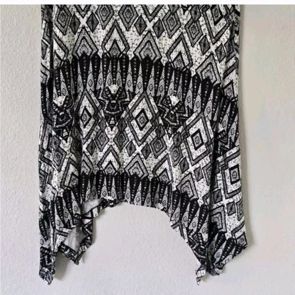 Chelsea & Theodore Dress Womens XL Aztec Flowy Asymmetrical Short Sleeve Strect - Picture 6 of 9